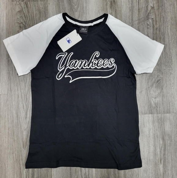 MLB - Yankees Women Tee shirts (M) - Picture 10 of 15